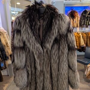 Luxurious Silver Fox Fur Coat - Brown